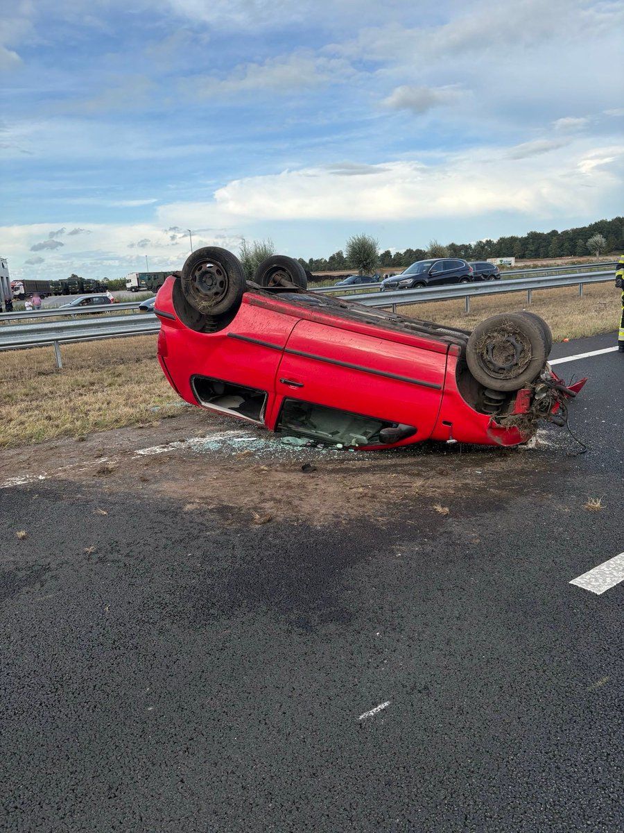 Voertuig op z'n kop na ongeval op A7 bij Oudehaske