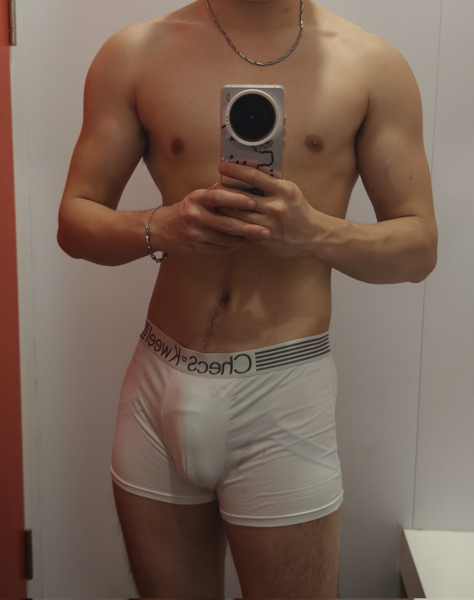 粉丝有没有练得好的或教练呀，求教！牛牛想变大
#健身  #肌肉锁狗