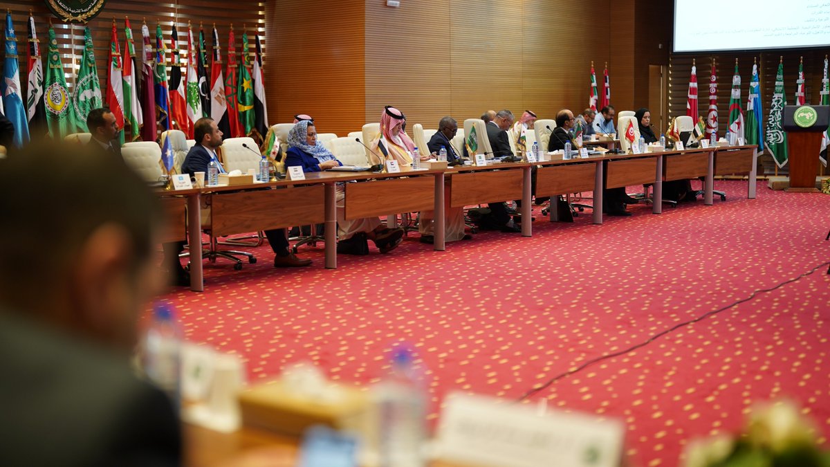 قال الأستاذ هاني بن مقبل المقبل أن اجتماع المجلس التنفيذي في دورته الخاصة الـ15، الذي يشهد ترشيح عدد من الدول العربية أبنائها لشغل مناصب قيادية في المنظمة، يتجدد في الفضاء العربي، ويمنح فرصة لرفع منسوب الاهتمام العربي الجماعي بقضايا التربية والثقافة والعلوم، حيث تحمل الدول أعضاء