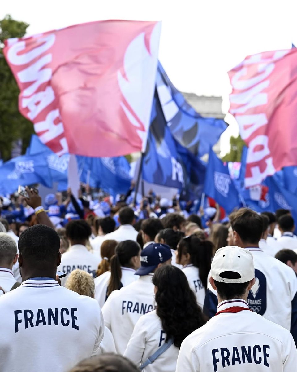 AvChampsElysees's tweet photo. 🏅C’était il y a un an : une page unique de l’histoire des @olympics s’est écrite lors de l’été 2024 à Paris et la ferveur avait embrasé la France entière. 1/2

#avenuechampsélysées #champsélysées #jeuxolympiques #olympics #Paris2024 https://t.co/YnzYASZ6Zq