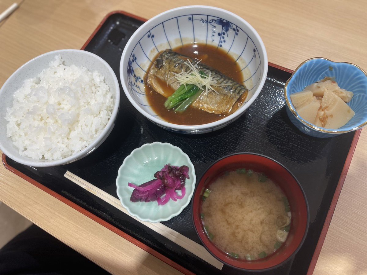 BCAT_cha's tweet photo. 夜中のサービスエリアで鯖の味噌煮定食。 https://t.co/TNDPDE8jUA