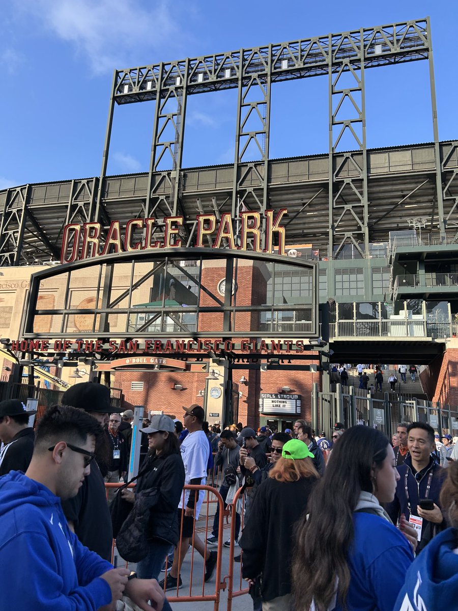 needleaddict3's tweet photo. 初めて生でプロ野球観戦してきた！Dodgers vs Giants https://t.co/OQBCOaMw70