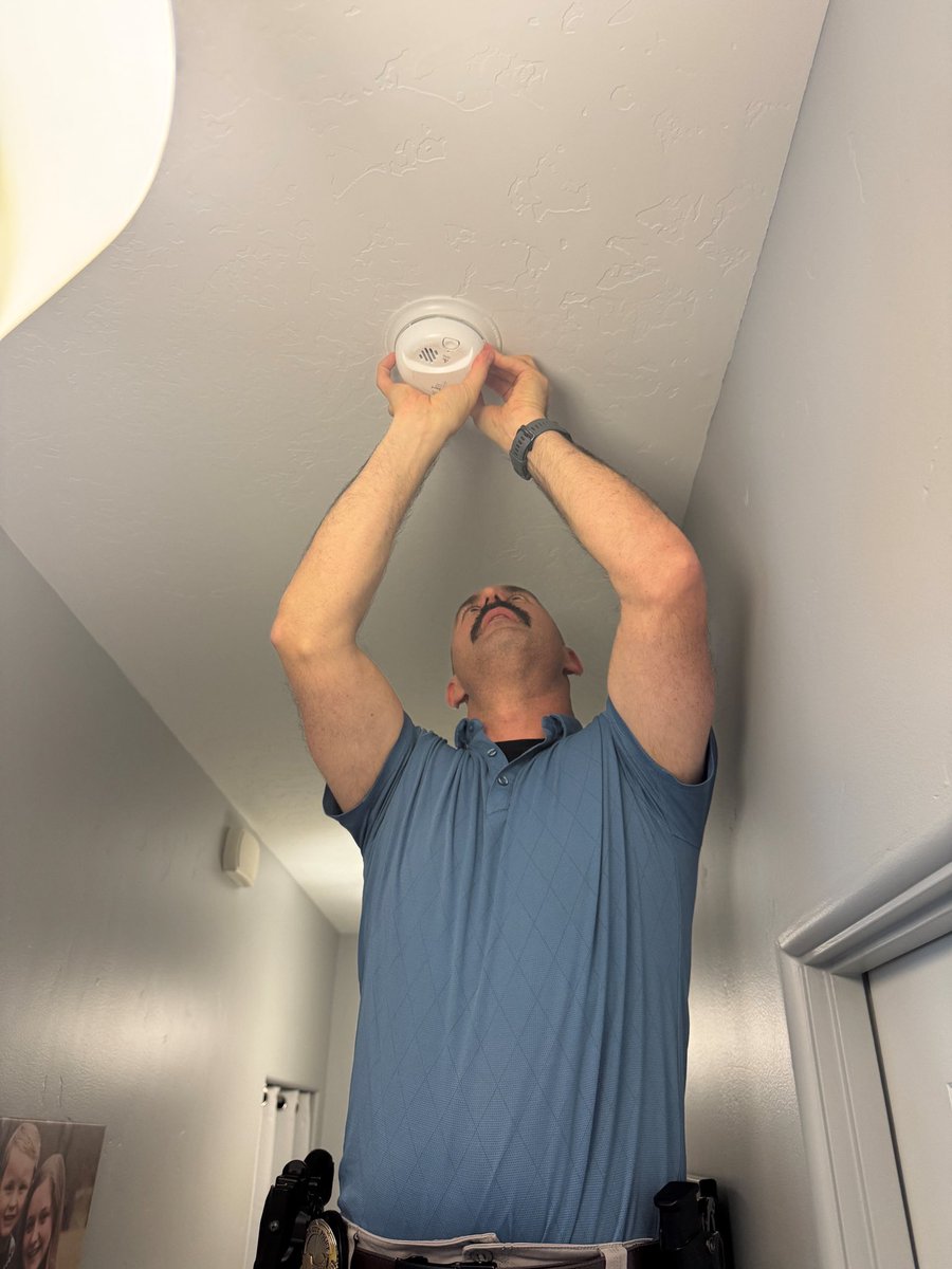 GCPDIdaho's tweet photo. Detective Corporal Canfield and Detective Rosen helped a local resident change her smoke detector batteries after she had some difficulty getting it done herself recently. Sometimes police work isn't just putting bad guys in jail, but helping our great citizens with small things! https://t.co/SDdFsBDPLs