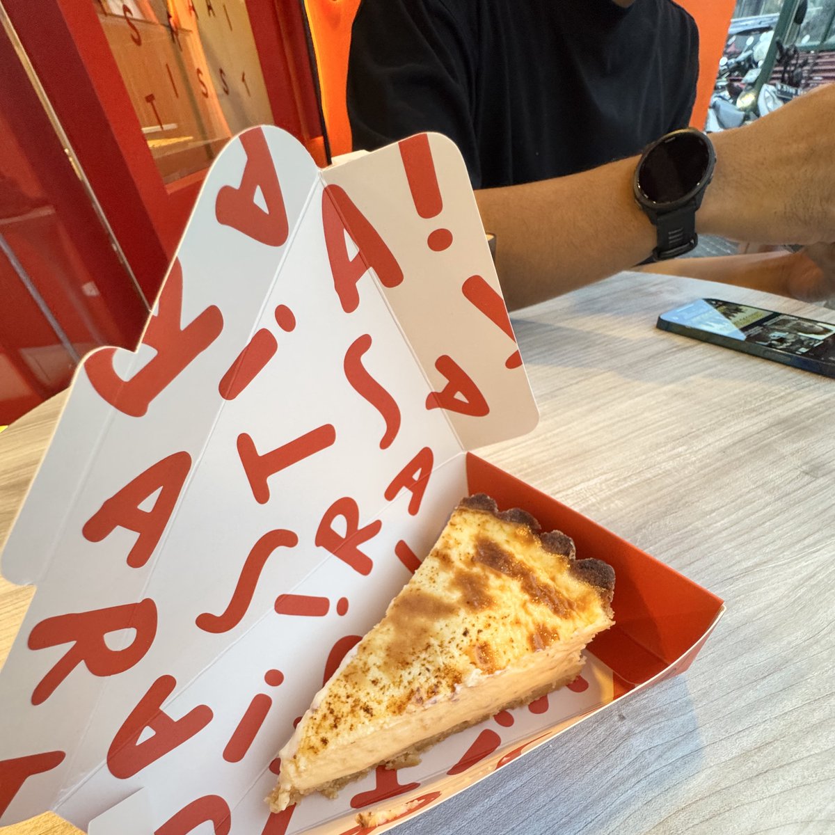 Kemarin makan arti rasa. Enak sih emang tapi kejunya bikin perutku mules