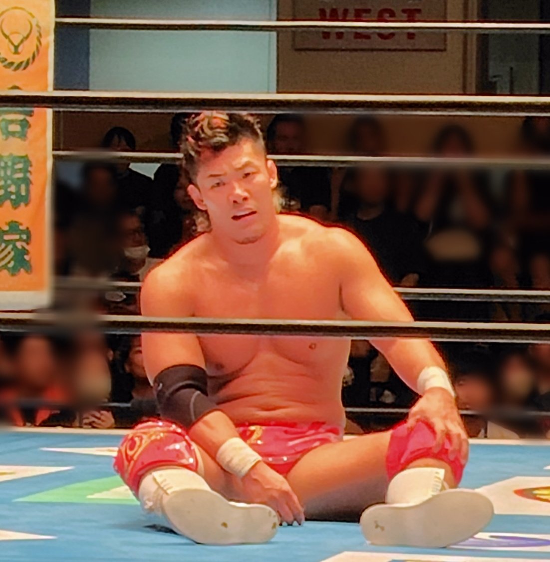 suika__a's tweet photo. 最初の太陽のポーズがファレさんで隠れて全く見えずw 最後は見れて良かった。珍しく🧸みたいな座り方もしていたゆーやさん。
#njdst https://t.co/et84LvChG6