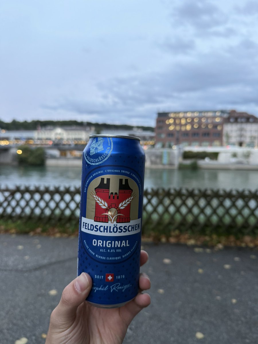 De ayer. Beber en la calle es legal, un lujo y más considerando los precios en Suiza.