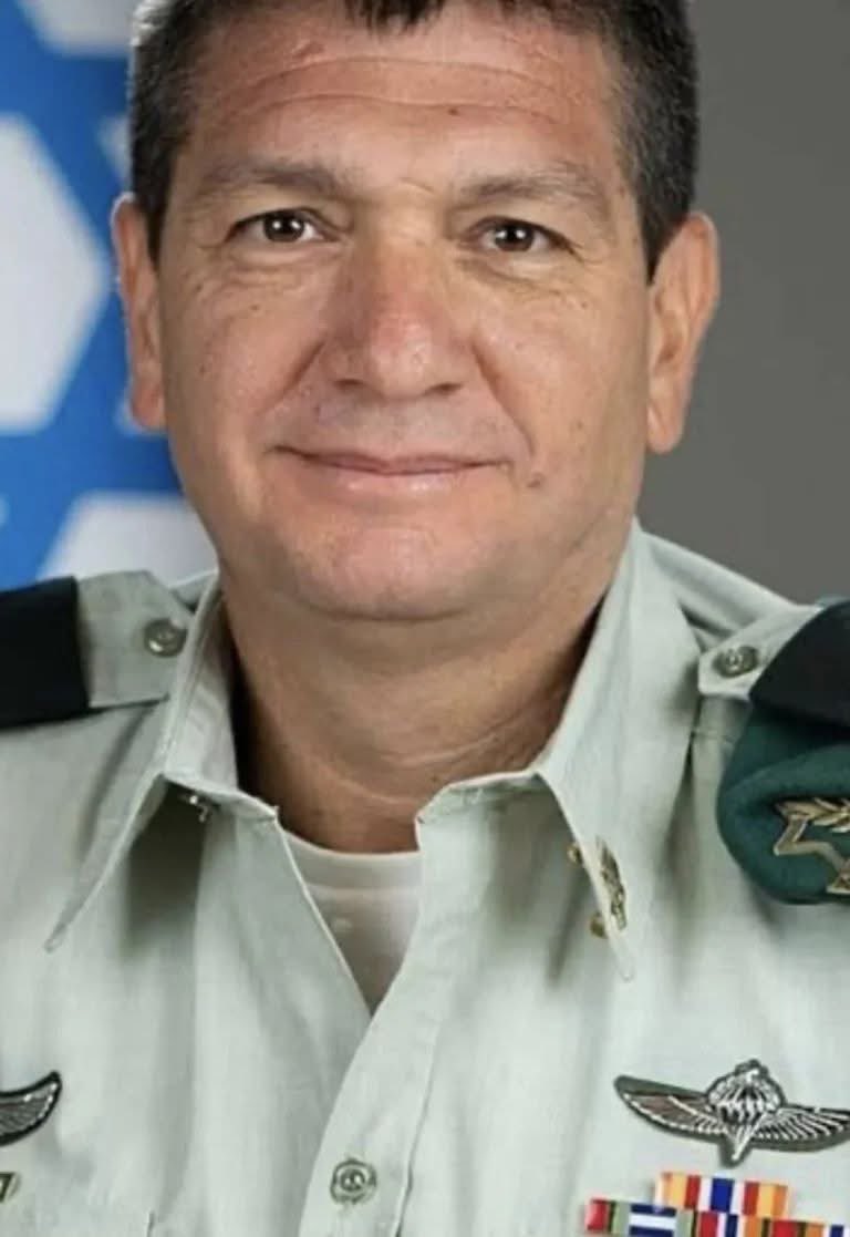 انشروا الاخبار المفرحه عن المجاهدين وزفوها الي اطفالكم وشبابكم وانزعوا اليأس من قلوبكم واحسنوا الظن بالله وبنصره 
🌺🌺🌺 تصفية رئيس المخابرات الحربيه الاسرائيليه وقائد قطاع الجنوب : 

🌺 فى عمليه نوعيه امس ظهرا
اللواء شاكيمو، قائد المخابرات الحربية في الجيش الإسرائيلي برفح