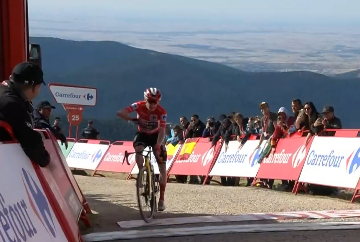 Jacintopingo's tweet image. Saludos,Isma,@CyclingIsma no es “espectacular”,para agradar a nadie,menos a medios,es inteligente,a eso me refería en ocasiones anteriores cuando le he escrito lo mismo, como en los dos Tour que le ha ganado al súper dotado. #LaVuelta25 #BolaDelMundo #Vingegaard #NoEchenCarreta