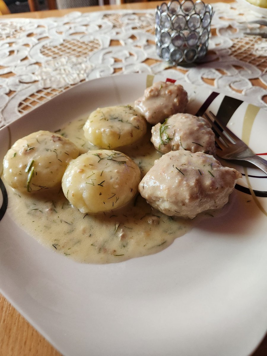 LadyInB43912586's tweet photo. Nic tak wybornie nie smakuje,jak danie zrobione przez Dziewczyny i podane Rodzicom do konsumpcji.🥰
PS Zupełnie nieistotne,że zamiast obiadu zrobiła się obiado-kolacja...🤩😊👑👠
#obiad #posiłek #kluska #klops #sos #koperek #pysznosci https://t.co/AOnAYFBeIz
