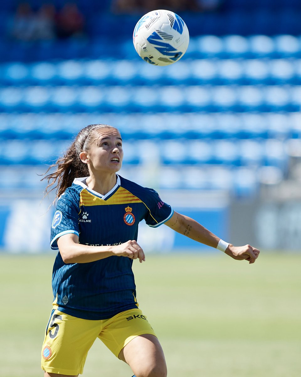 👀 Lucía Vallejo solo tiene ojos para el balón

#LigaFMoeve | #CostaAdejeTenerifeEspanyol