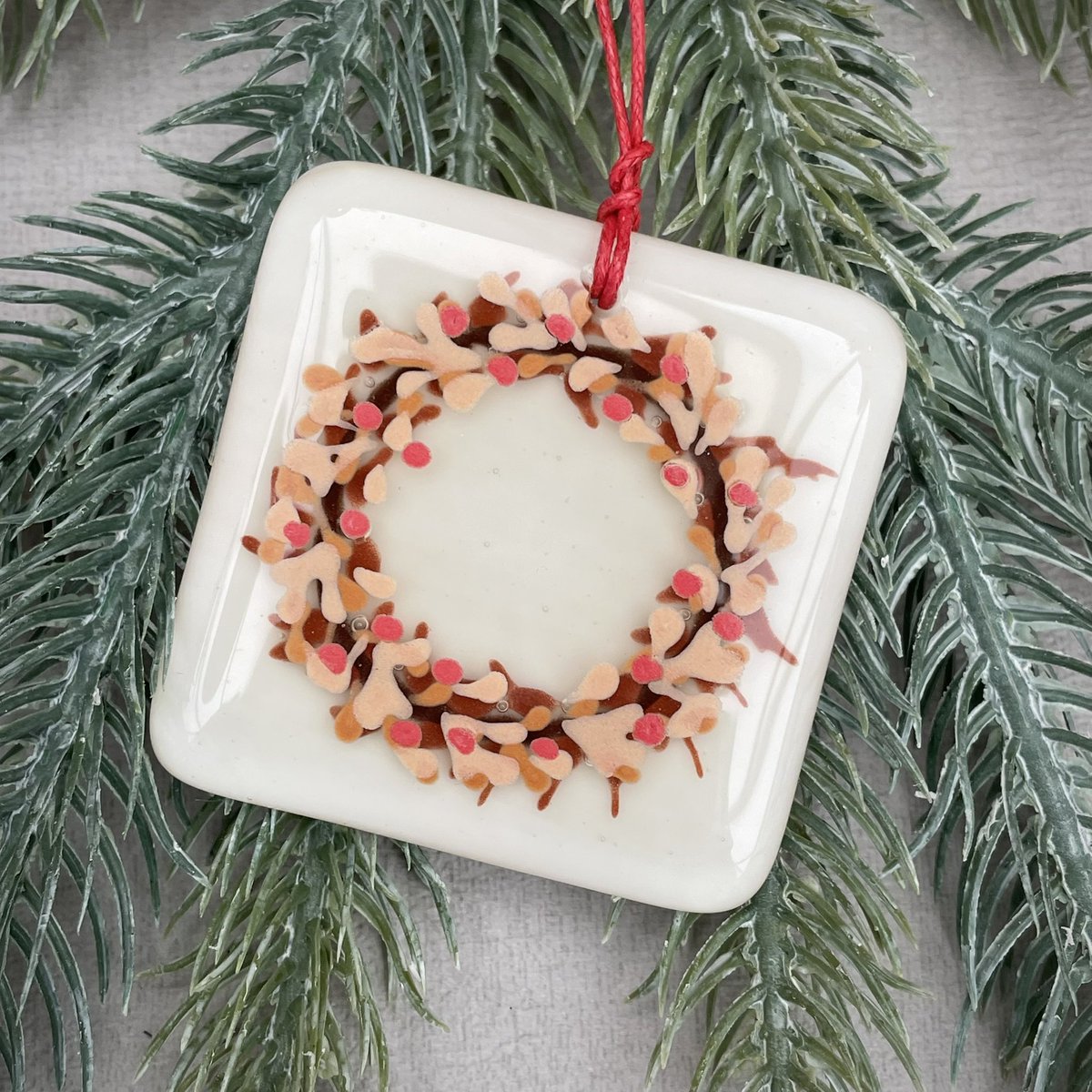 How is it Autumn already? 🍁🍂🍁🍂🍁🍂🍁🍂

blueberryglass.etsy.com/listing/436830…