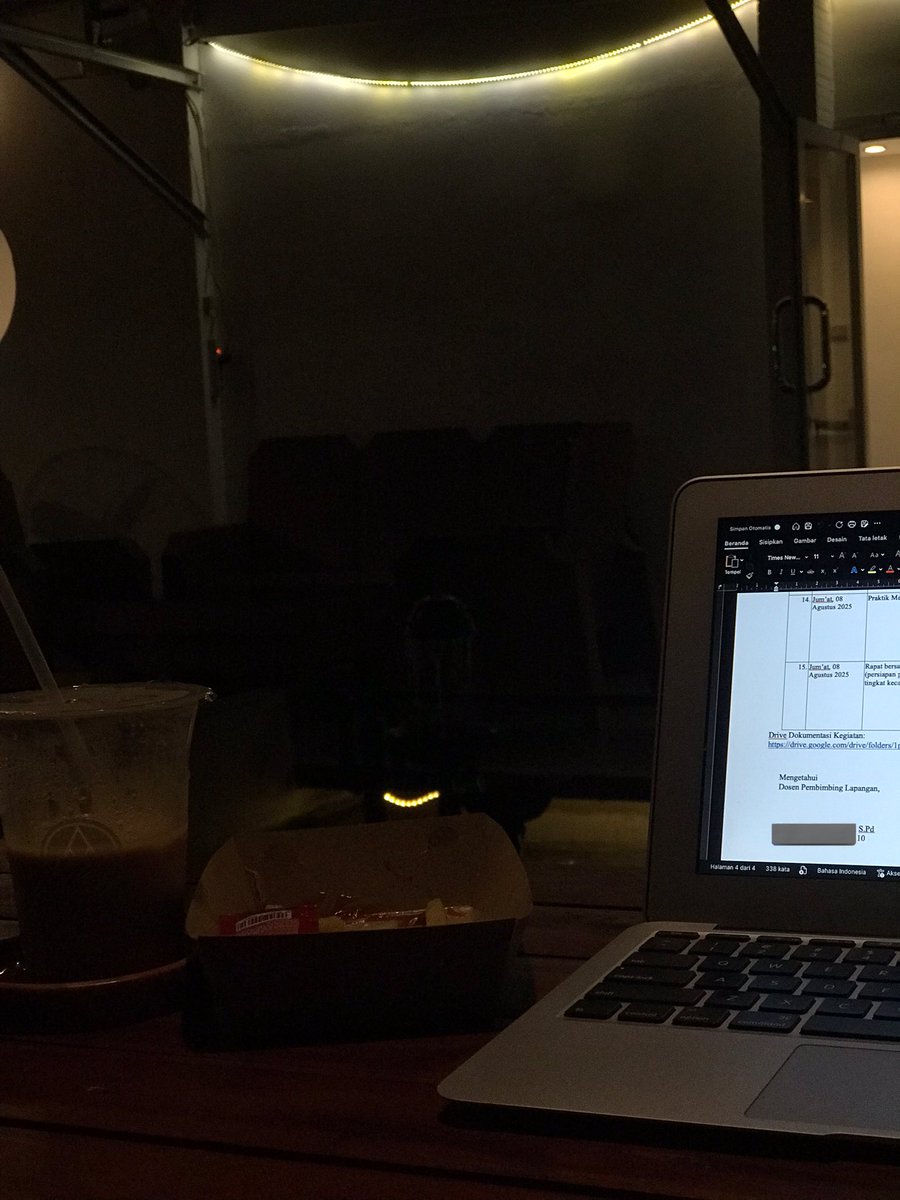 Jomblo kalau kemana-mana emng sendiri ya? G ada gitu yang mau nemenin? #gayjogja