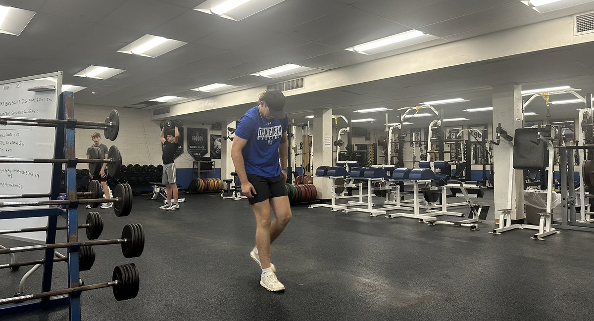 ocreekbaseball's tweet image. Shout out to Captain Mack Endres!  Lifted 4 days this week at 6am, worked his part time job 3:30-11:30pm four nights this week, including last night, and here he is for another lift at 10am on a Saturday morning!  Well done Mack!  #Leader @endres_mack27 #workwins