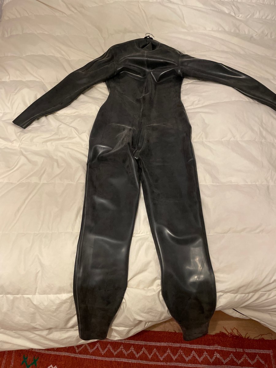 Selling my <a href="/REGULATIONstore/">REGULATION</a> latex catsuit since its not a perfect fit for me and I got a new suit which fits me better. Got it back in June 2025 and worn maybe 5 times. Never used for sex. 

Asking €370 

Shipping from Belgium!

DM if interested

RTs are appreciated