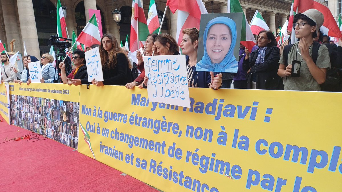 📍Paris, place Colette, commémoration du soulèvement populaire 2022 en Iran 
#FemmeResistanceLiberté
#WomanResistanceFreedom
#FreeIran2025