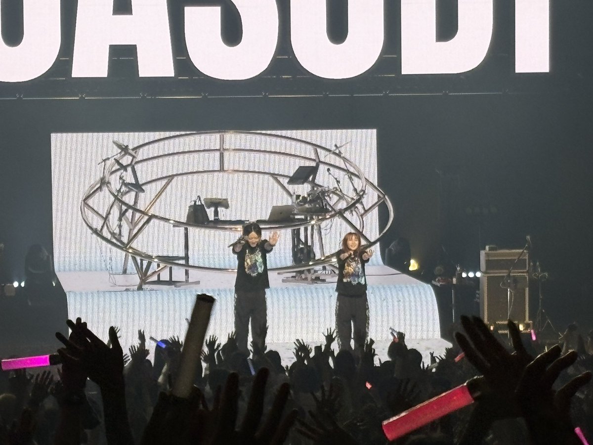 _981p's tweet photo. そういえば今更だけど三重Day1参戦してきました！

今年最初で最後なYOASOBIだったけど最高に楽しかった😌

また来年も会いたいなぁ

#YOASOBI_WANDERER #YOASOBI https://t.co/jf8dc6eEw4