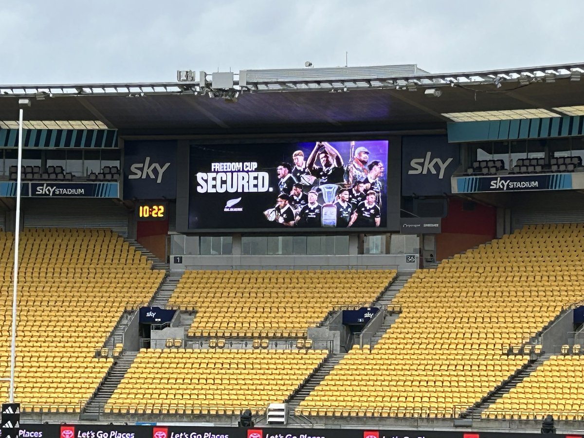 MattP555's tweet image. I kept this photo from @Springboks captains run yesterday. I know you have to test the big screens the day before the game, but this was on display as the Boks came onto the field… some decent motivation there perhaps? @SSRugby