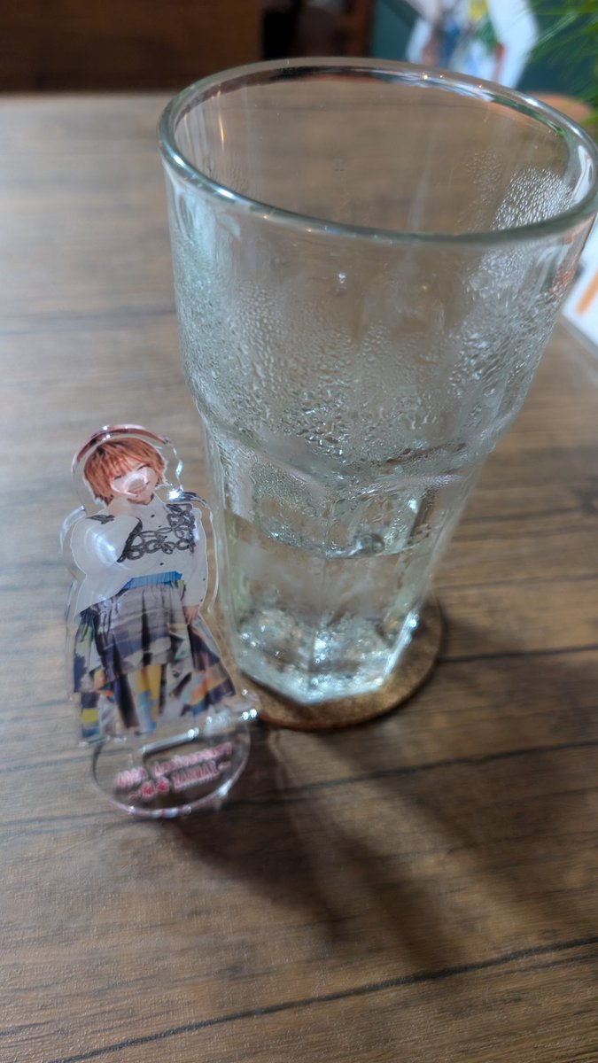 Areis_bar's tweet photo. せっかく横浜に来たんだからと、ずっと行きたかったアニソン本舗JAMさんにお伺いしましたよ！
梨香さんのアクスタと共に🤚🏻
ステージもあるし箱も広いし素敵な空間でした！
限界バトルが聞けてよかった🤤ｳﾍﾍ

明日は当店JAMオフなので、モチベ爆上がりです😊
店長も楽しむぞー！！ https://t.co/PTiLyLRab8