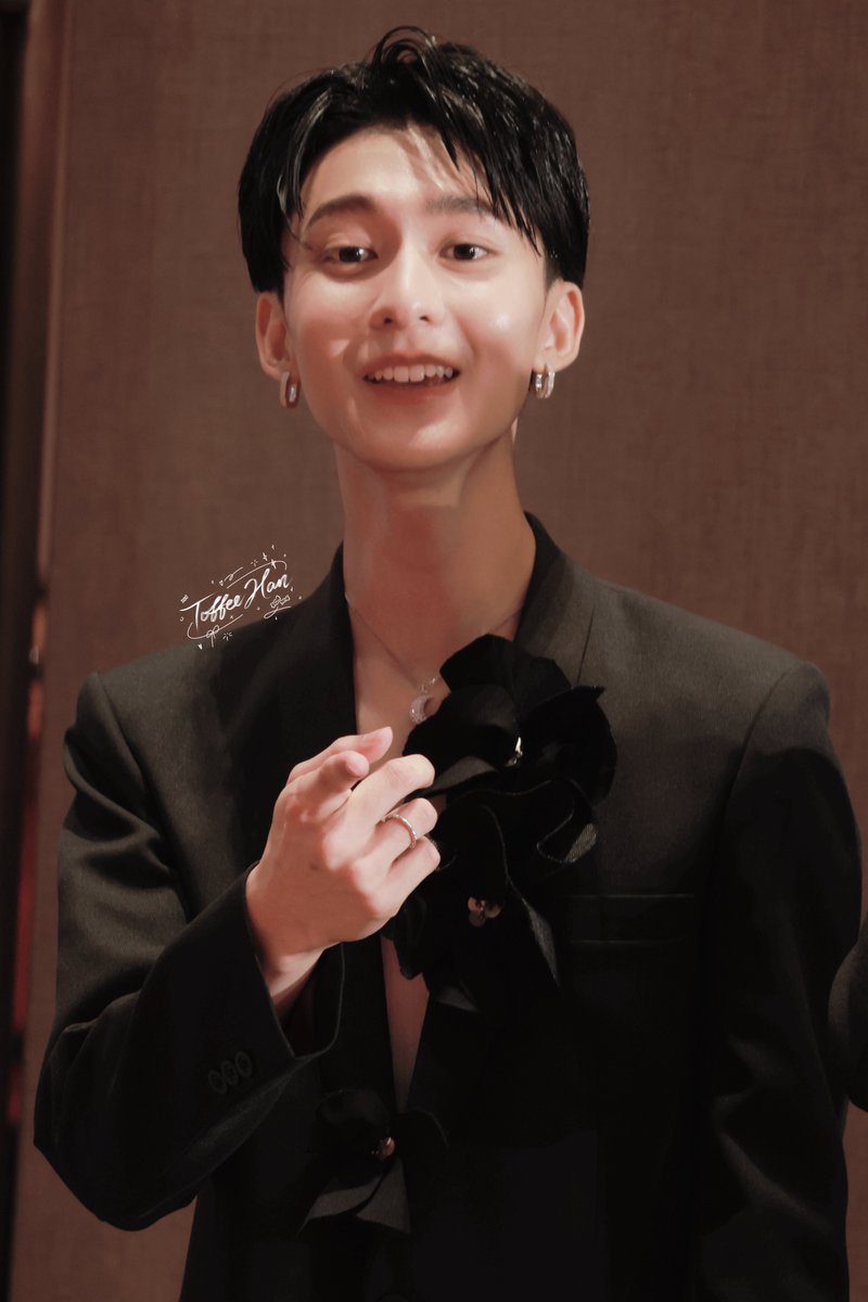 toffeehan15's tweet photo. 😗😗😗😗

 ₊˚ ꒰ #rryjinnn @rryjinnn  ꒱ 

FEED KHAOSOD Awards x DMD
#FeedxKhaosodAwards2025 https://t.co/ivfq3OVtPz