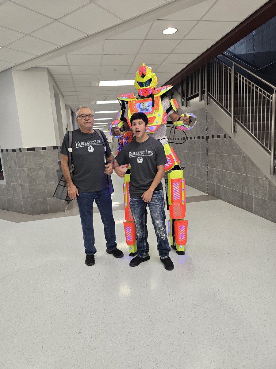 BelleApuan_ELMS's tweet image. Our SISD Father & Son Conference is going all day! Tons of presenters and exhibitors!!! What an amazing opportunity to build relationships!