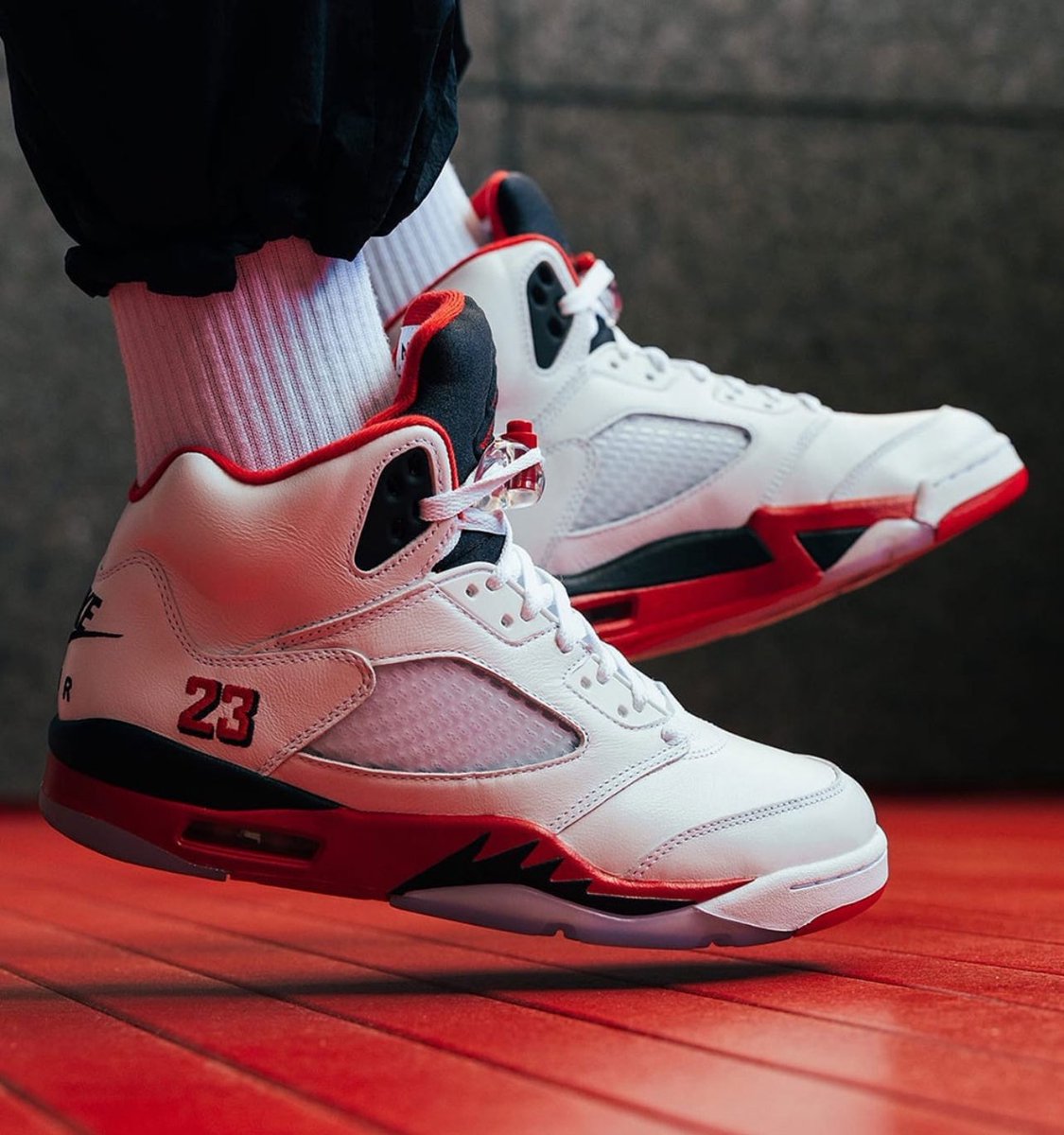 jordan retro 5 fire red foot locker