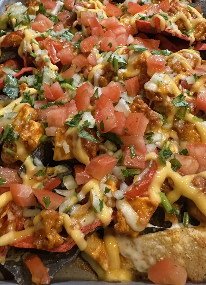 RedRockCafeStor's tweet photo. Presenting a few of out  amazing specials of the week: Spicy crispy chicken nachos AND White pizza with Prosciutto &amp; hot honey
#Foodie https://t.co/ts4ebprWMy