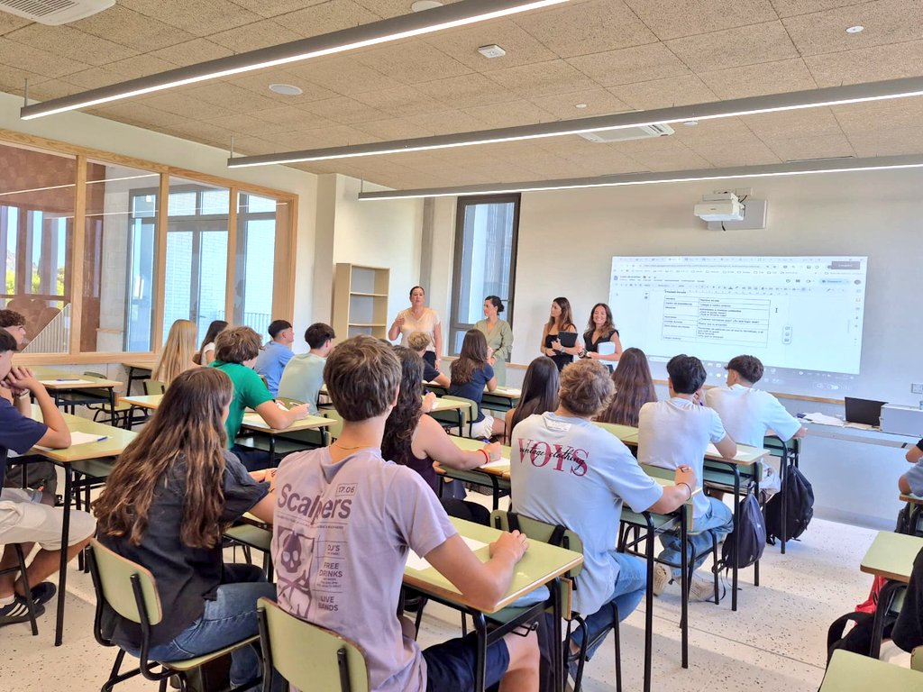 PaquitaLuque's tweet image. Inicio de curso 2025 en el nuevo centro para Bachillerato y CCFF✨️ #SanAlonso #libresparaservir @educsi @ColeMontesion