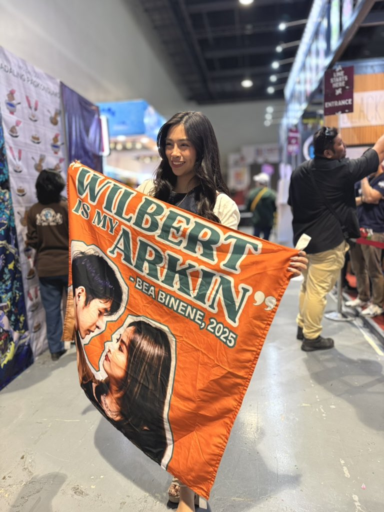 VivaOnePH's tweet photo. ‘Yung author mismo certified #WilBea na for #ViArkin 🤭💞

#GoldenSceneryOfTomorrow shining this OCTOBER 17 exclusively on #VivaOne!

#GwySaludes #WilBea #ViArkin #GSOT #BidaKaDito https://t.co/Xi3bL01qO3