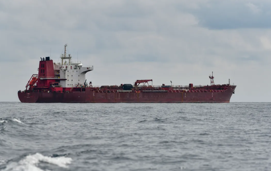 themaritimenet's tweet image. Under mysterious flags, rusty tankers cruise the Baltic Sea, avoiding penalties and increasing the risk of environmental disaster. Who covers the spill when there is no insurance?

#maritime #shadowfleet #balticsea #oilspill #environmentalsafety #shipping