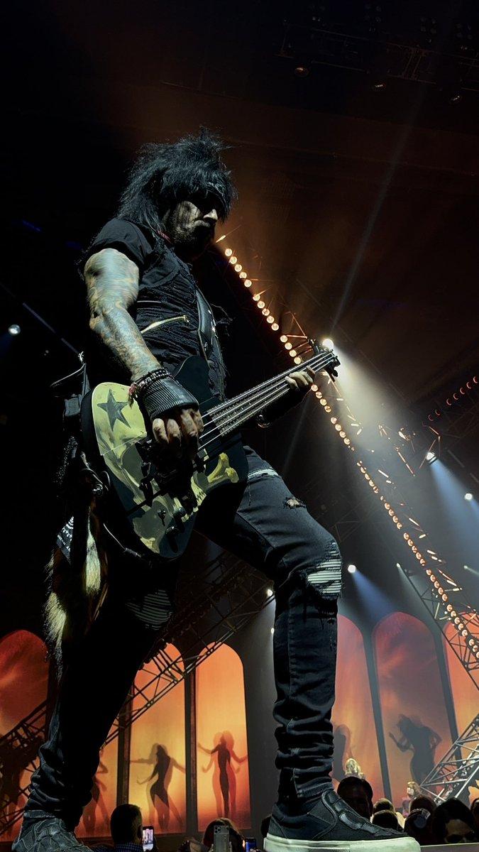 So much fun last night <a href="/NikkiSixx/">📷</a> 
Can’t wait for round two tonight! It’s my 40th show!!!