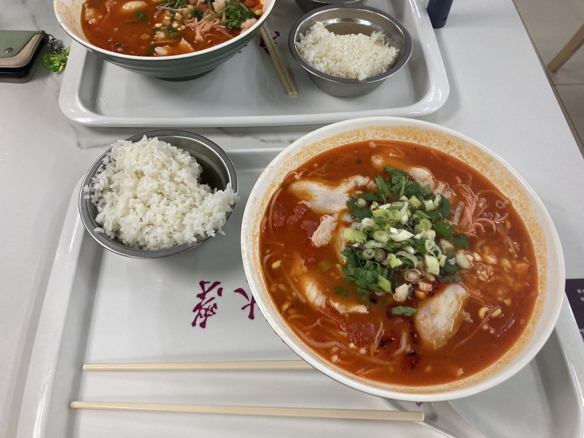 番茄鱼米饭（fānqié yú mifan）
えのきとトマトいっぱい