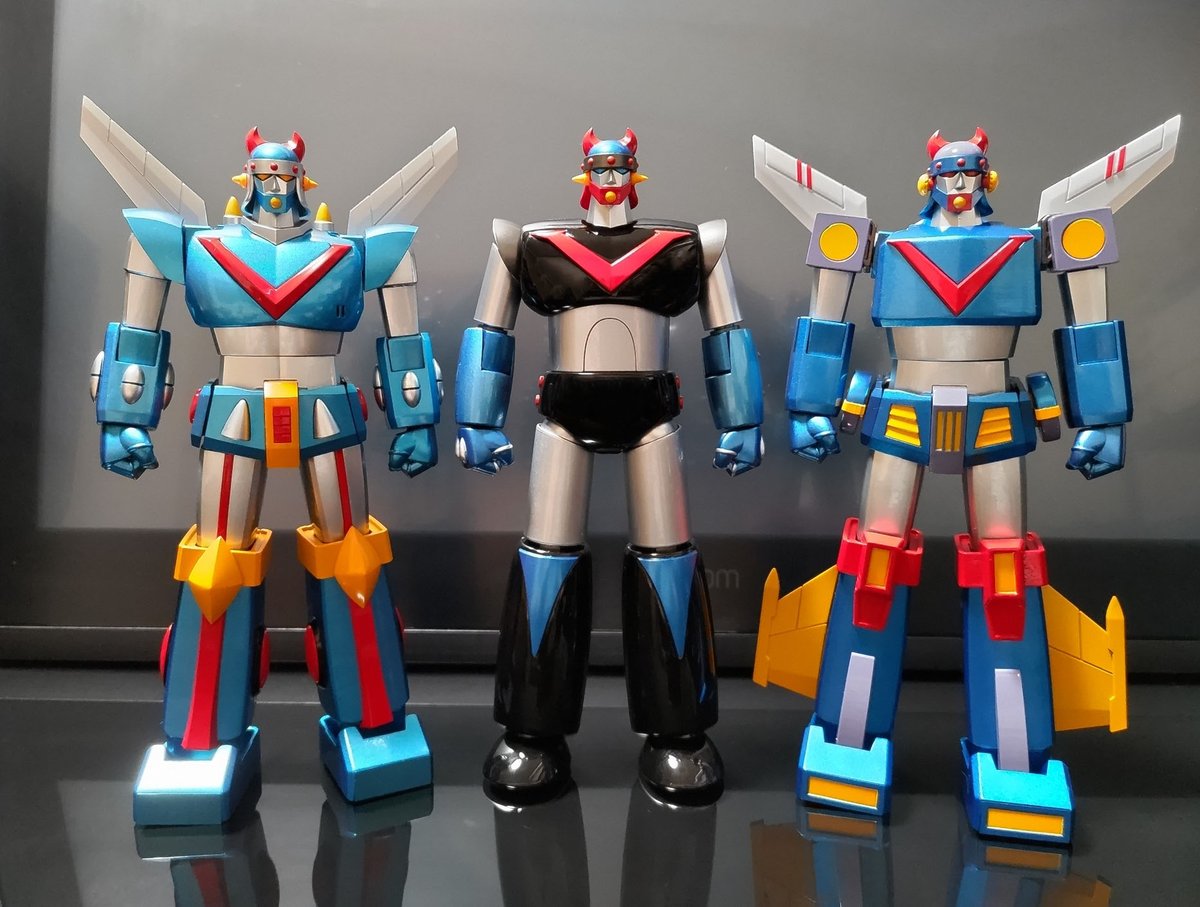DenkouRiderKick's tweet photo. P001の合金製テコンVが来た。
塗装に問題がある個体が多いとの事でチェックしてみた所、胸のVの塗装が一部曇っていた。
まあコンパウンドで直せたので問題なし。
3体みんな良いけど特に84は色も見た目もシンプルにかっこいいな。他にも色々入手したから後でまとめよう。
#태권V #태권브이  #韓国アニメ https://t.co/MqH6FZsy31
