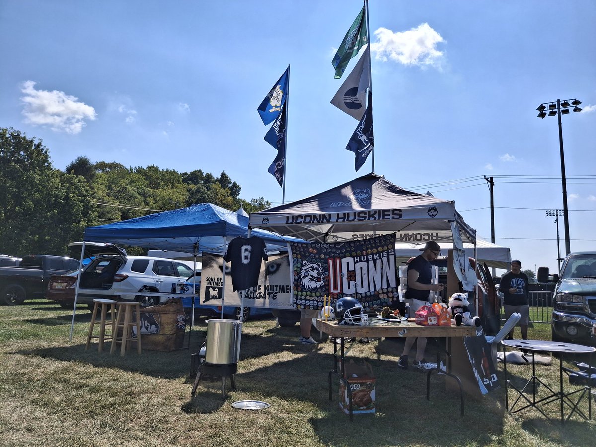 MarcjzHARTFORD's tweet image. The @SonsOfNutmeg have landed at @Delaware_FB for our award-winning tailgate on the grass field! Lets go @UConnFootball!! #BlockC #HuskiesOverEveryone @KSOB9188 @mkabs320