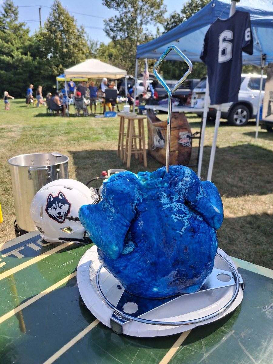 MarcjzHARTFORD's tweet image. The @SonsOfNutmeg have landed at @Delaware_FB for our award-winning tailgate on the grass field! Lets go @UConnFootball!! #BlockC #HuskiesOverEveryone @KSOB9188 @mkabs320