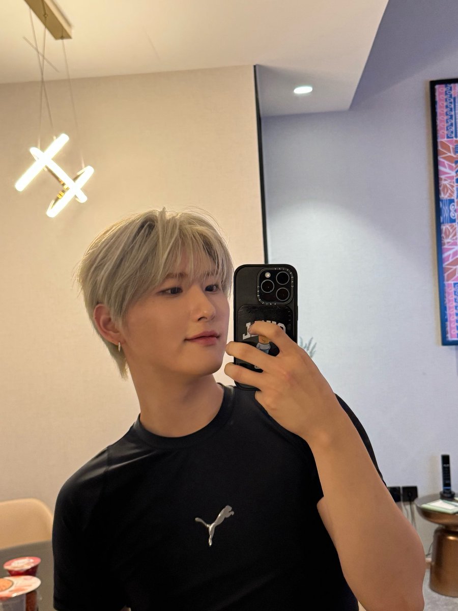 First time with Singapore Luvity 🖤
#우빈 #bubblingboiling