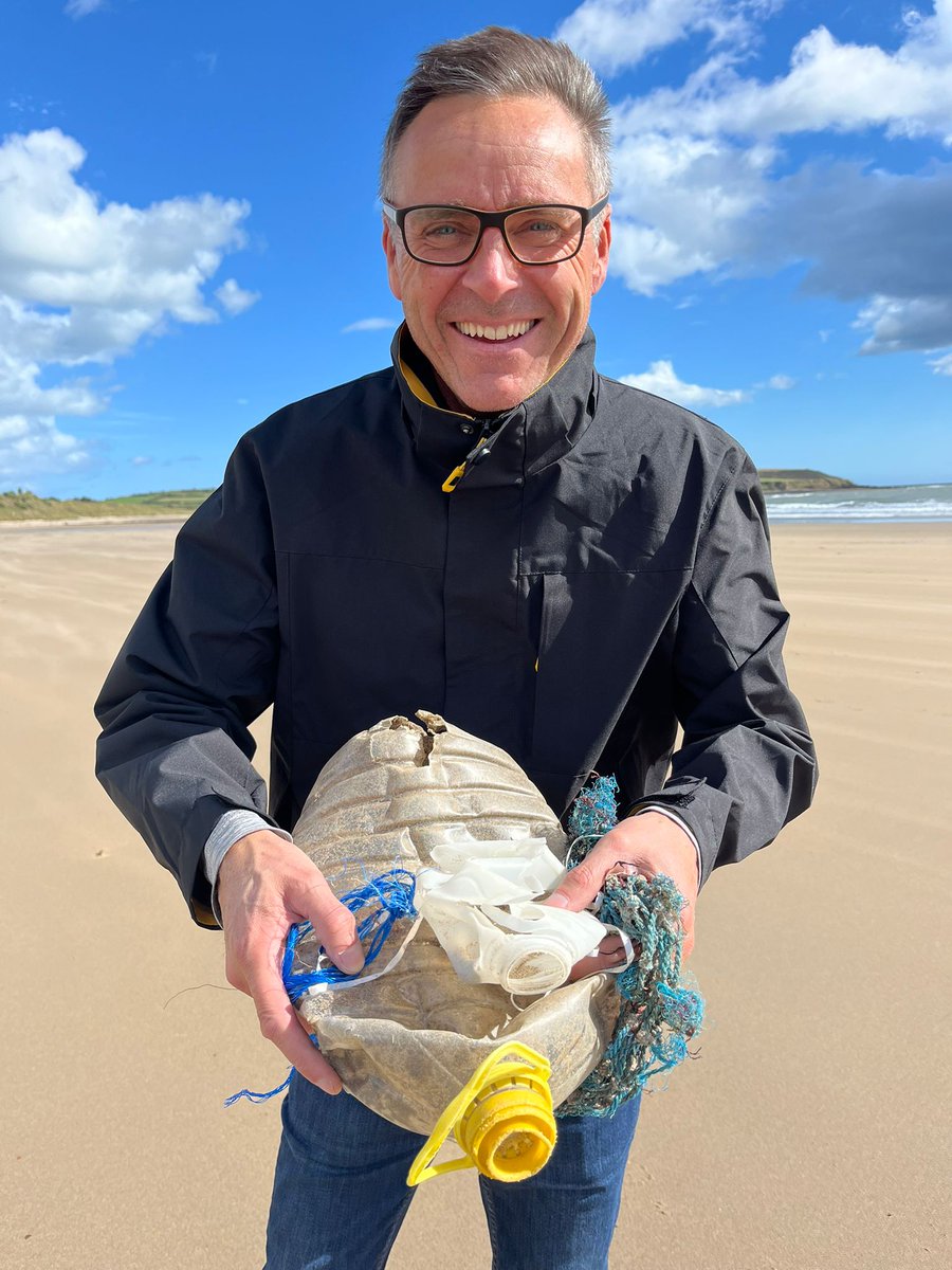 Two minute beach clean - every little helps!🙂

#Waterford #oceanpollution #ghostfishing #plasticpollution