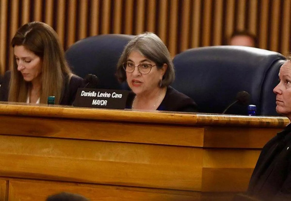 #MiamiDade Mayor <a href="/MayorDaniella/">Daniella Levine Cava</a> walks back controversial proposals: no park fees, no gas tax increase, and air rescue funding restored. Residents voice concerns over nonprofit, arts, and transit cuts during budget meeting. #Budget2025 #PublicSafety

miamitimesonline.com/news/local/mia…