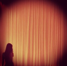 Necesita una experiencia íntima, necesita saber que su cuerpo siente y sentir a su cuerpo, escucharse a través de el tacto, del contacto, ser el centro de atención sin tener que hacer nada más qie tumbarse #massagebarcelona