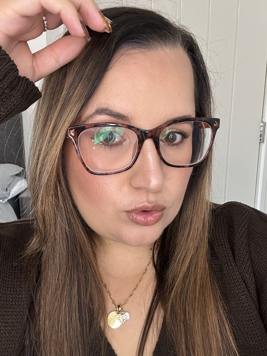 ChelsieHun_'s tweet image. Love this make up look! 🤎