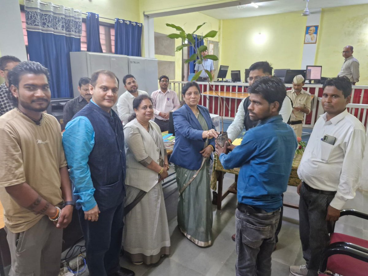 नेशनल लोक अदालत में चैक बाउन्स के प्रकरण में पीठासीन अधिकारी माननीय सत्र न्यायाधीश, टीकमगढ़ श्रीमती प्रवीणा व्यास के द्वारा दोनों पक्षकारों को आपसी सहमति से राजीनामा करने के लिए प्रेरित करने पर आपसी सहमति से प्रकरण का निराकरण कराकर मामले को खत्म किया।
 <a href="/JansamparkMP/">Jansampark MP</a>
#JansamparkMP