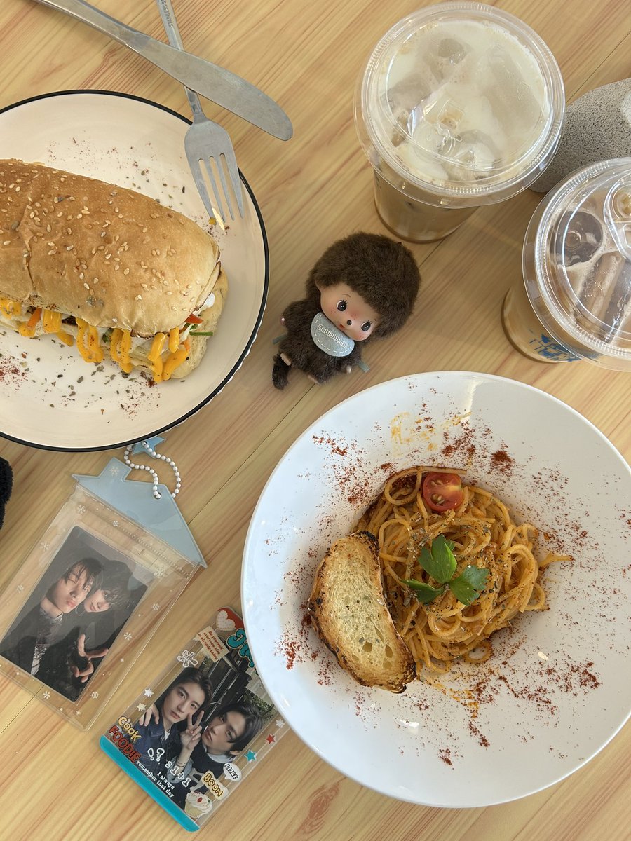 YeppieMJ's tweet photo. 🍥latepostt w @taehansaa 🍴🍜 https://t.co/sWDwM5lkQ2