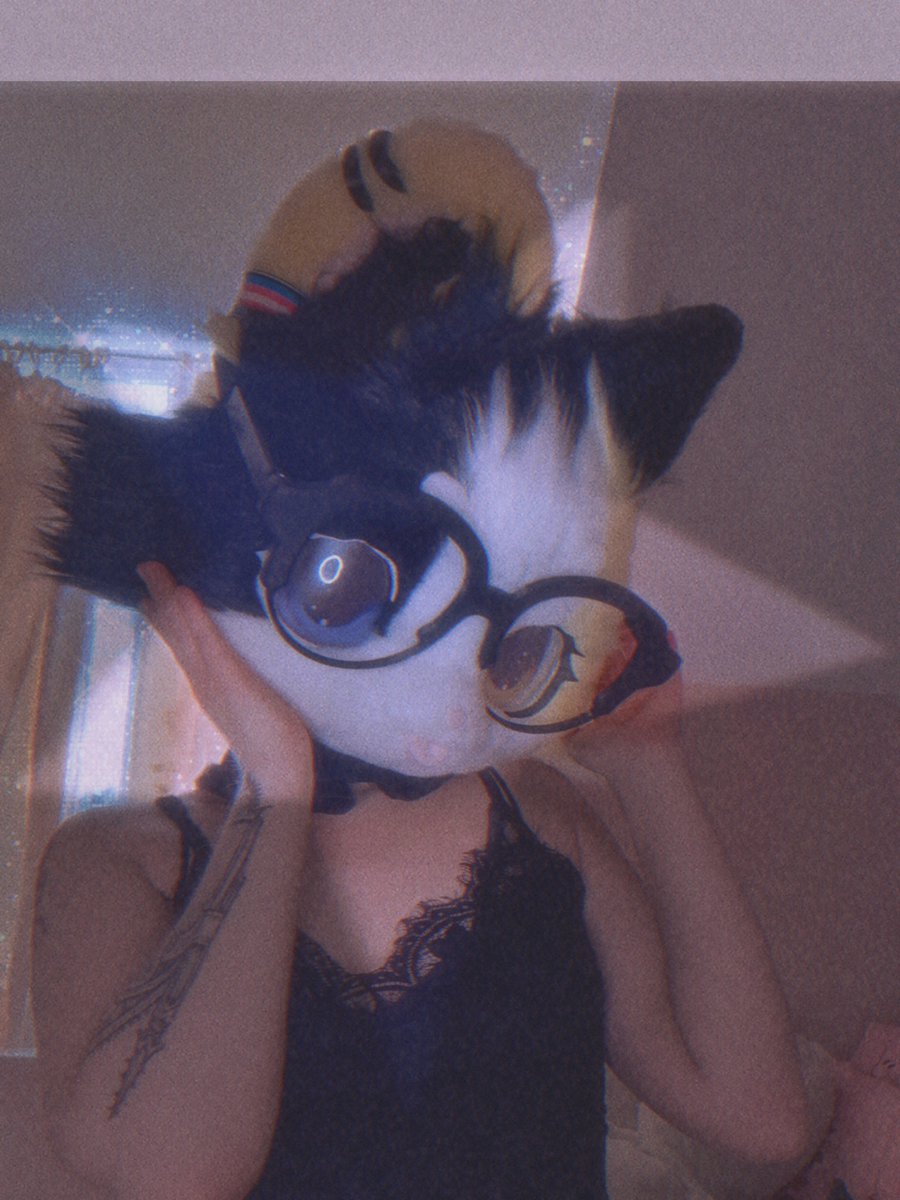 26th September is my birthday ^^ if you wanna get me any gifts or money there's a link in my bio🖤 (not that you have a choice. Gimme gifts)