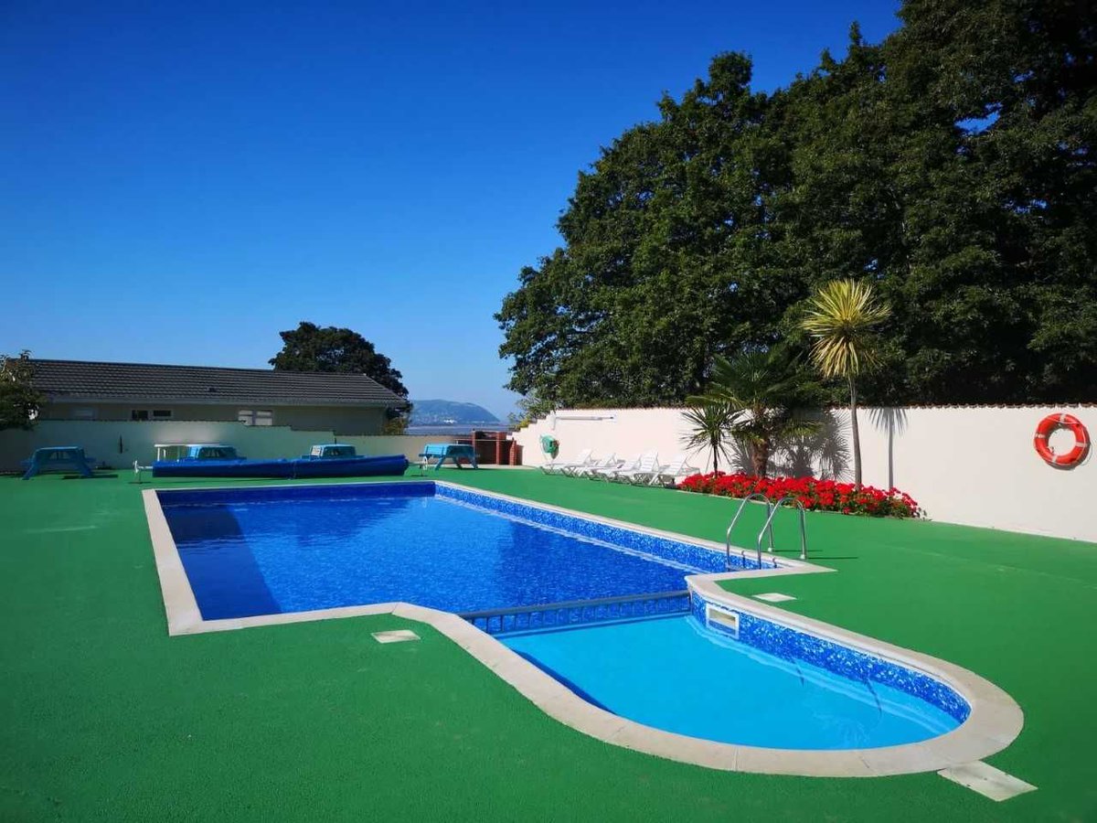 WeAcceptPets's tweet image. 🌊 Beeches Holiday Park is a beautifully landscaped, dog-friendly park set in the peaceful seaside village of Blue Anchor. Many of the caravans enjoy panoramic sea views, making it the perfect spot for a coastal escape.

Accepts 🐶🐈
weacceptpets.co.uk/somerset/4101

#Minehead #BlueAnchor