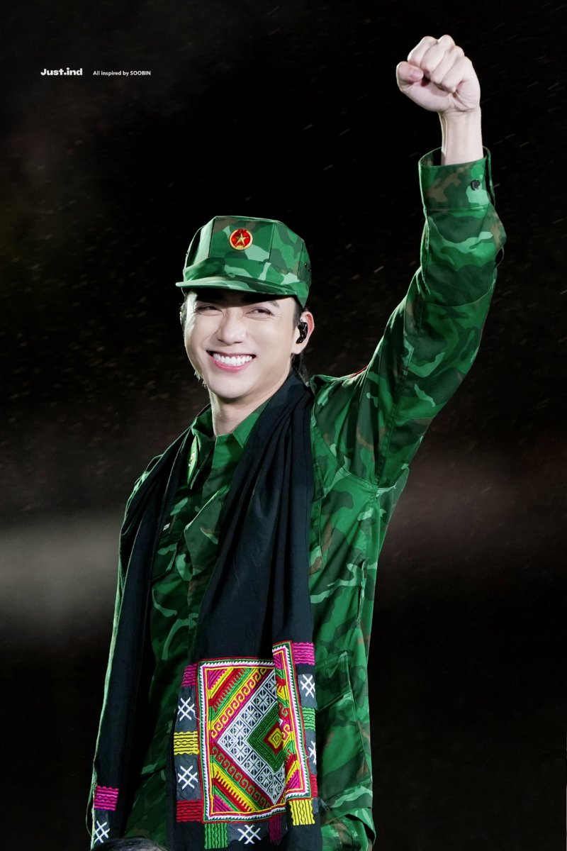 JustindforSB's tweet photo. 250906 | ATVNCG CONCERT DAY7
đến giờ trong đầu vẫn còn văng vẳng: rừng muôn rừng hoa 🫠💛
#SOOBIN #soobinhoangson https://t.co/uP8mhYiRNQ