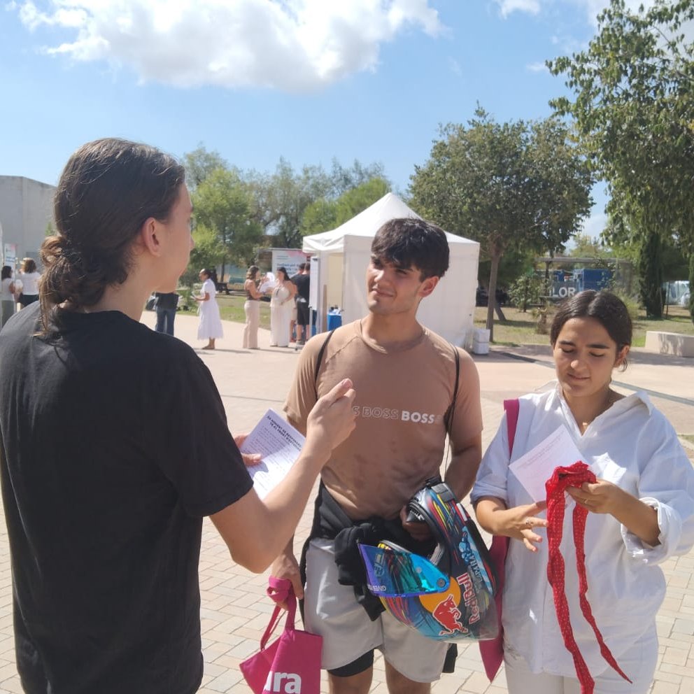 Hem estat parlant amb els estudiants de la UIB per a donar-nos a conèixer i saber les seves preocupacions.

🔴 És moment de respondre! 🔴