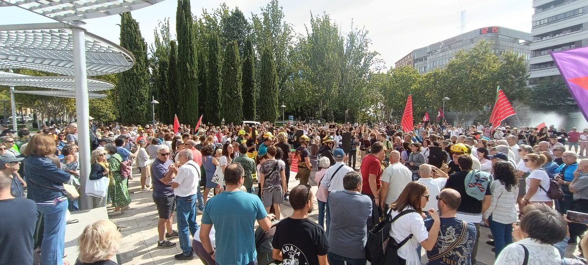 chemamezquita's tweet photo. ¡Manifestación en #Zamora! Convocada por @culebranocalla y secundada por varios colectivos de sanidad, bomberos, asociaciones culturales y de defensa del territorio.

He tenido el honor de haber leído un manifiesto lleno de exigencias, reivindicaciones y agradecimientos https://t.co/cQZuS33HuP