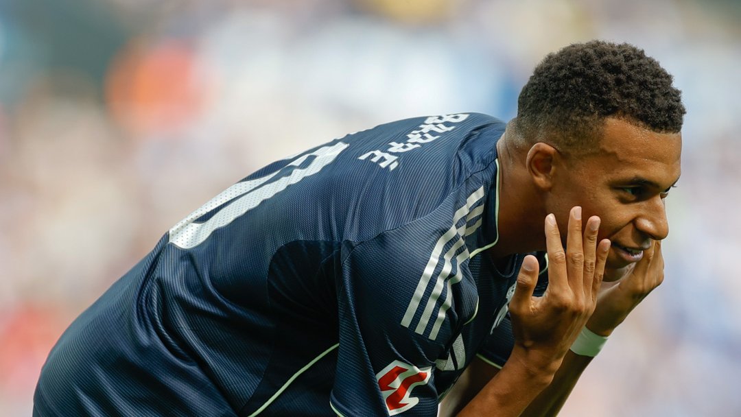 El Madrid ha superado el test de estrés de Anoeta. Un gran Mbappé y la capacidad de sufrimiento (Huijsen nos dejó con 10) explican esta victoria de extraordinario mérito. 1-2.

Líderes ☺️