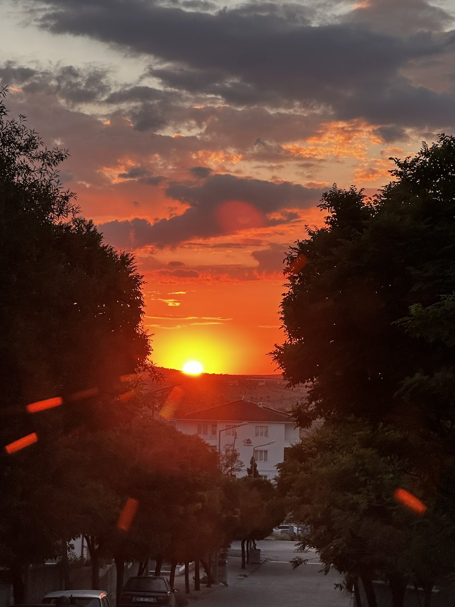 “Şüphesiz biz her şeyi dakik, şaşmaz bir ölçüye ve bir kadere göre yarattık.”

Kamer Suresi, 49