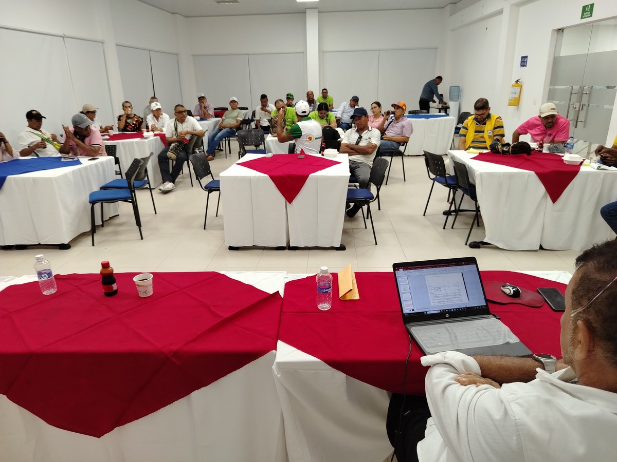 Seminario de <a href="/cutcolombia/">Central Unitaria de Trabajadores</a> y <a href="/cutbolivar/">GIL ALBERTO FALCON P</a> en Magangué para llamar a la movilización social para respaldar el gobierno del cambio de <a href="/petrogustavo/">Gustavo Petro</a> y las reformas sociales, como también apoyar candidatos al congreso y un solo candidato presidencial en el 2026 para seguir el cambio.
