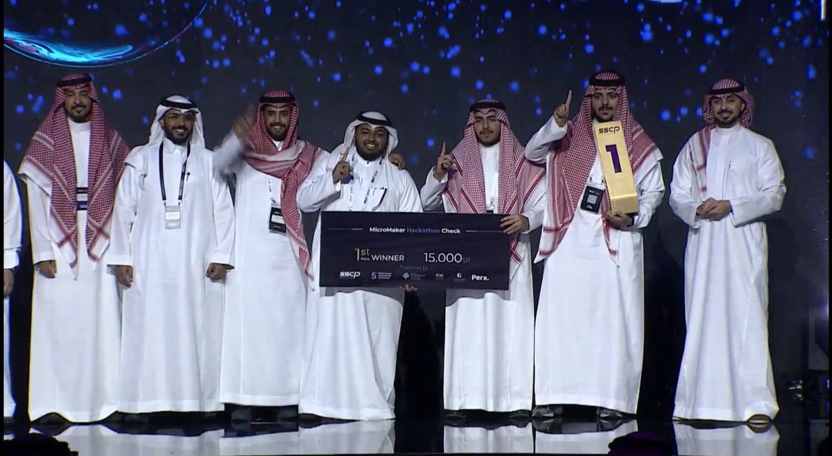 mody_mrk's tweet image. الحمدلله حتى يبلغ الحمد منتهاه 💜

فزنا بالمركز الأول في #MicroMaker_Hackathn🏆🚀
فريقنا @generxsa اثبت ان المستحيل ممكن ، ورحلتنا ما انتهت هنا… القادم أعظم ✨

#SSCP25